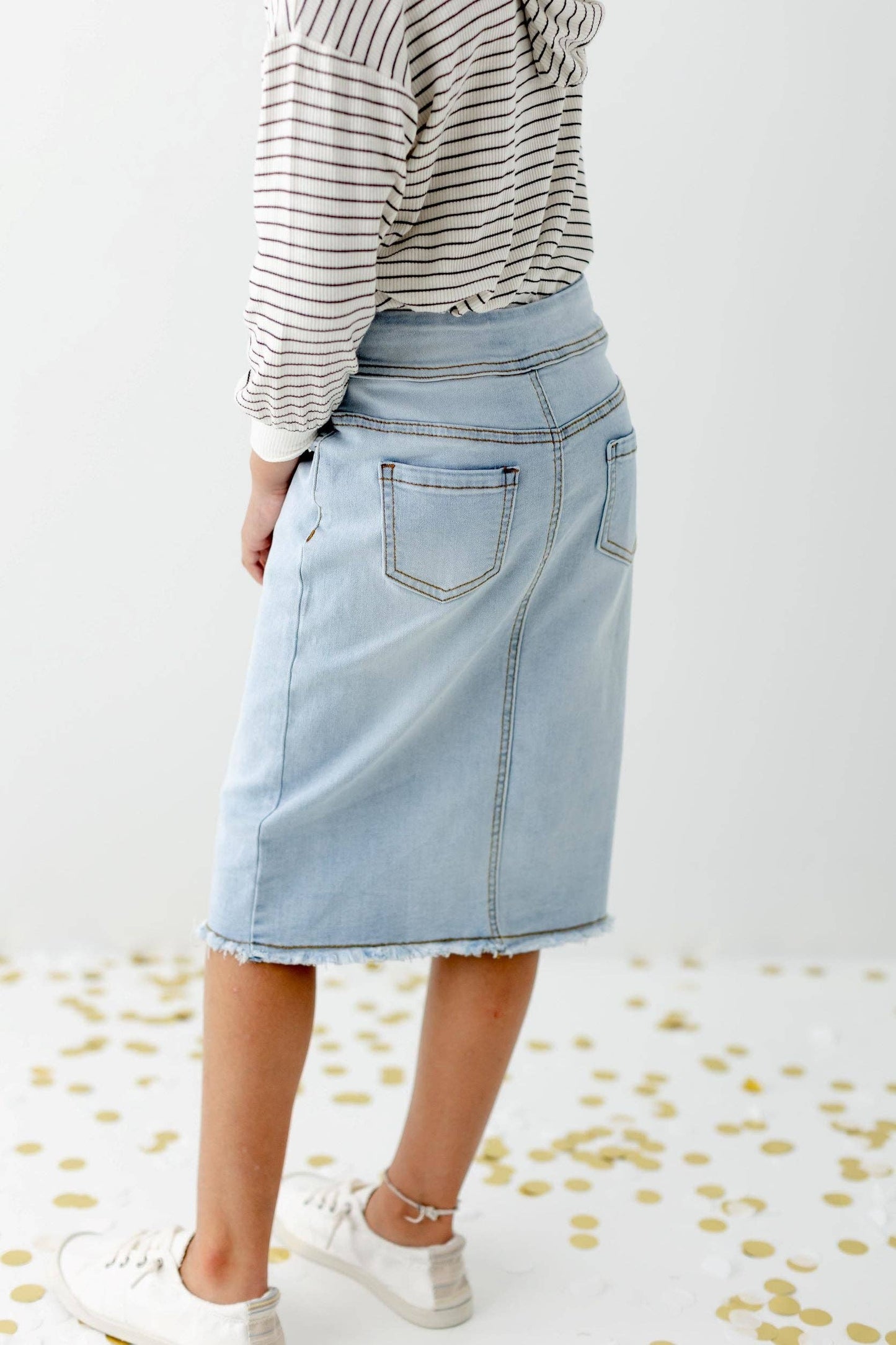 Sara Classic Denim Skirt in Light Wash- Girls & Tween (6-16)
