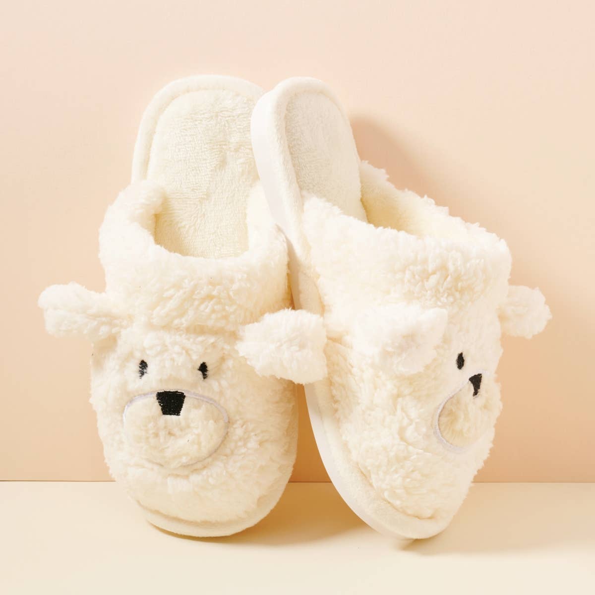 Dog Basic Fuzzy Slippers in White- Ladies (S-M)