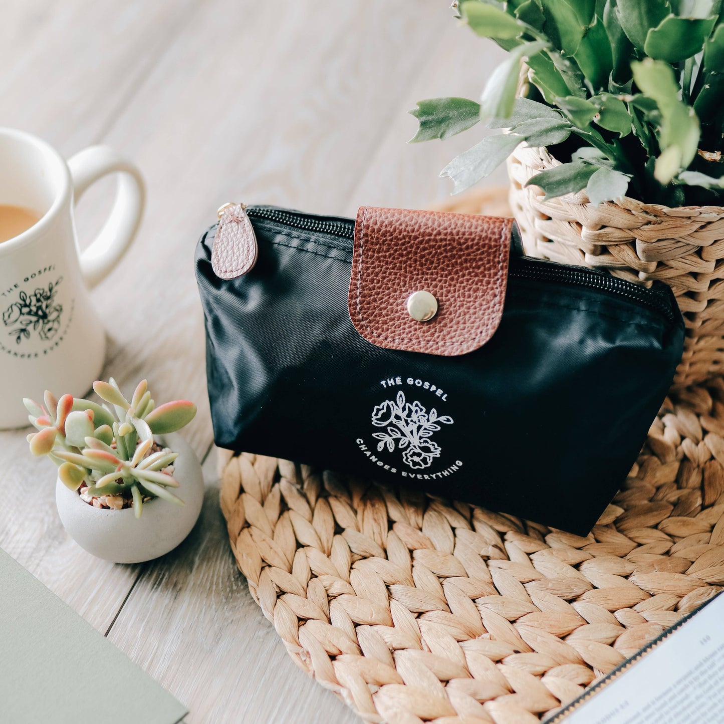 The Gospel Changes Everything Daily Grace Pen Pouch